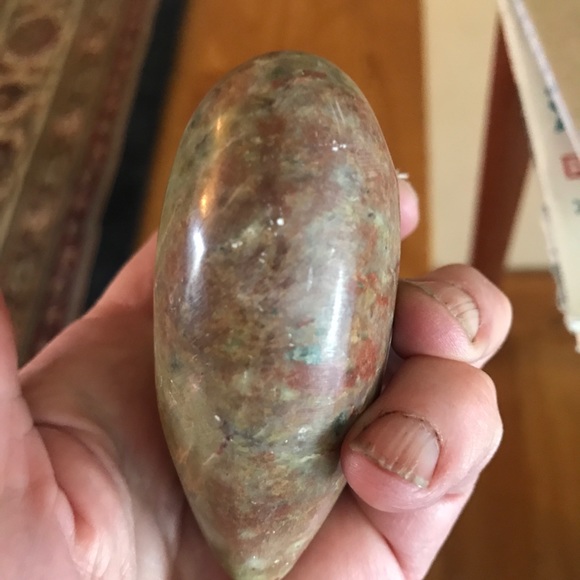 Soapstone heart shaped paperweight - Picture 5 of 12